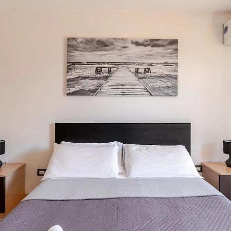 Garden Villa - Free Parking, Wi-Fi E Netflix Fiumicino Eksteriør billede