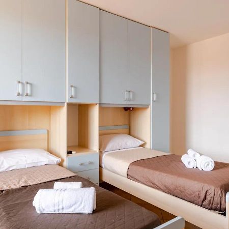 Garden Villa - Free Parking, Wi-Fi E Netflix Fiumicino Eksteriør billede