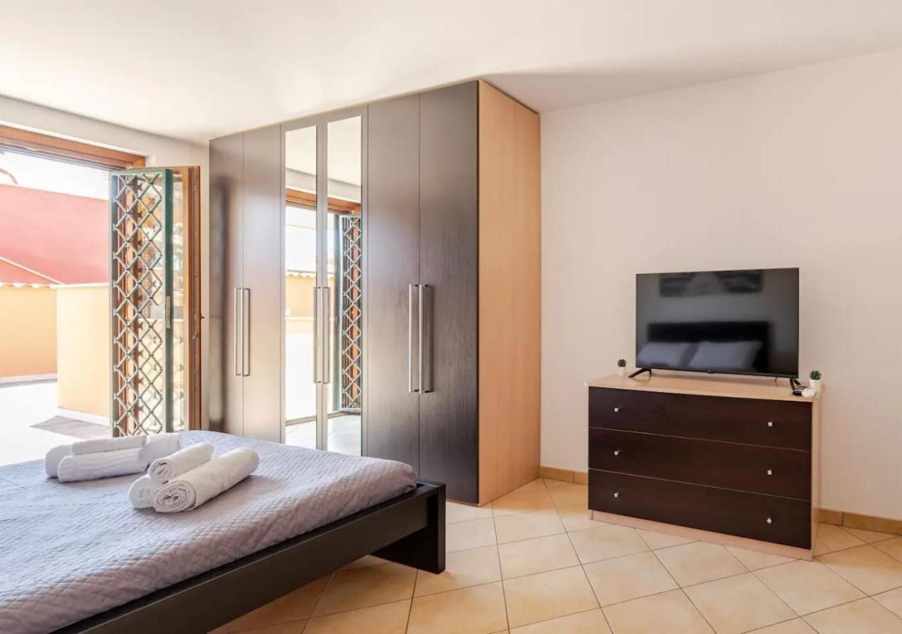 Garden Villa - Free Parking, Wi-Fi E Netflix Fiumicino Eksteriør billede