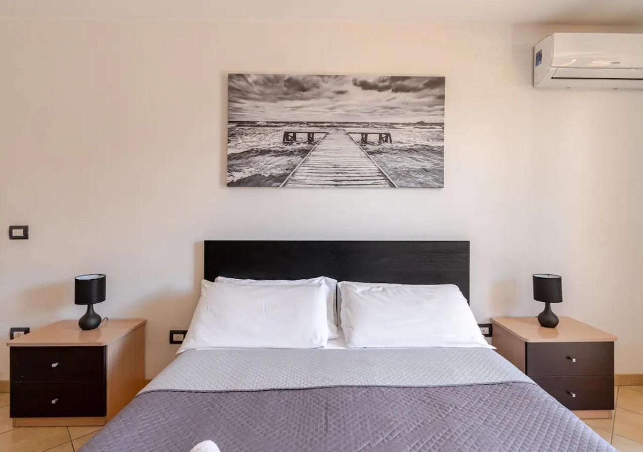 Garden Villa - Free Parking, Wi-Fi E Netflix Fiumicino Eksteriør billede